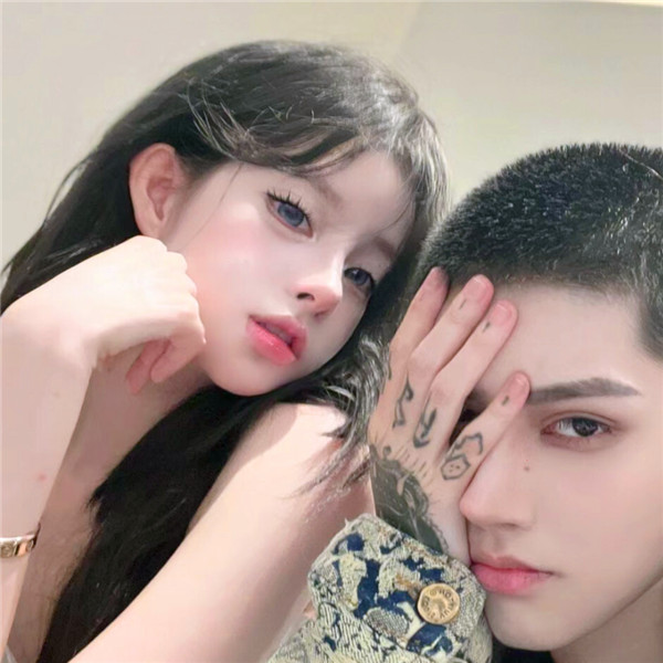 成熟型情侣头像配对两张图片